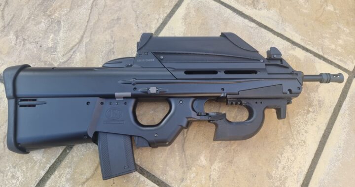 FN F2000: Si “Tactical Tuna” Futuristik yang Mengubah Wajah Senjata Bullpup